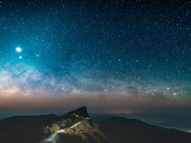 ¿Cómo aprender a mirar el cielo para encontrarles significado a los astros?
