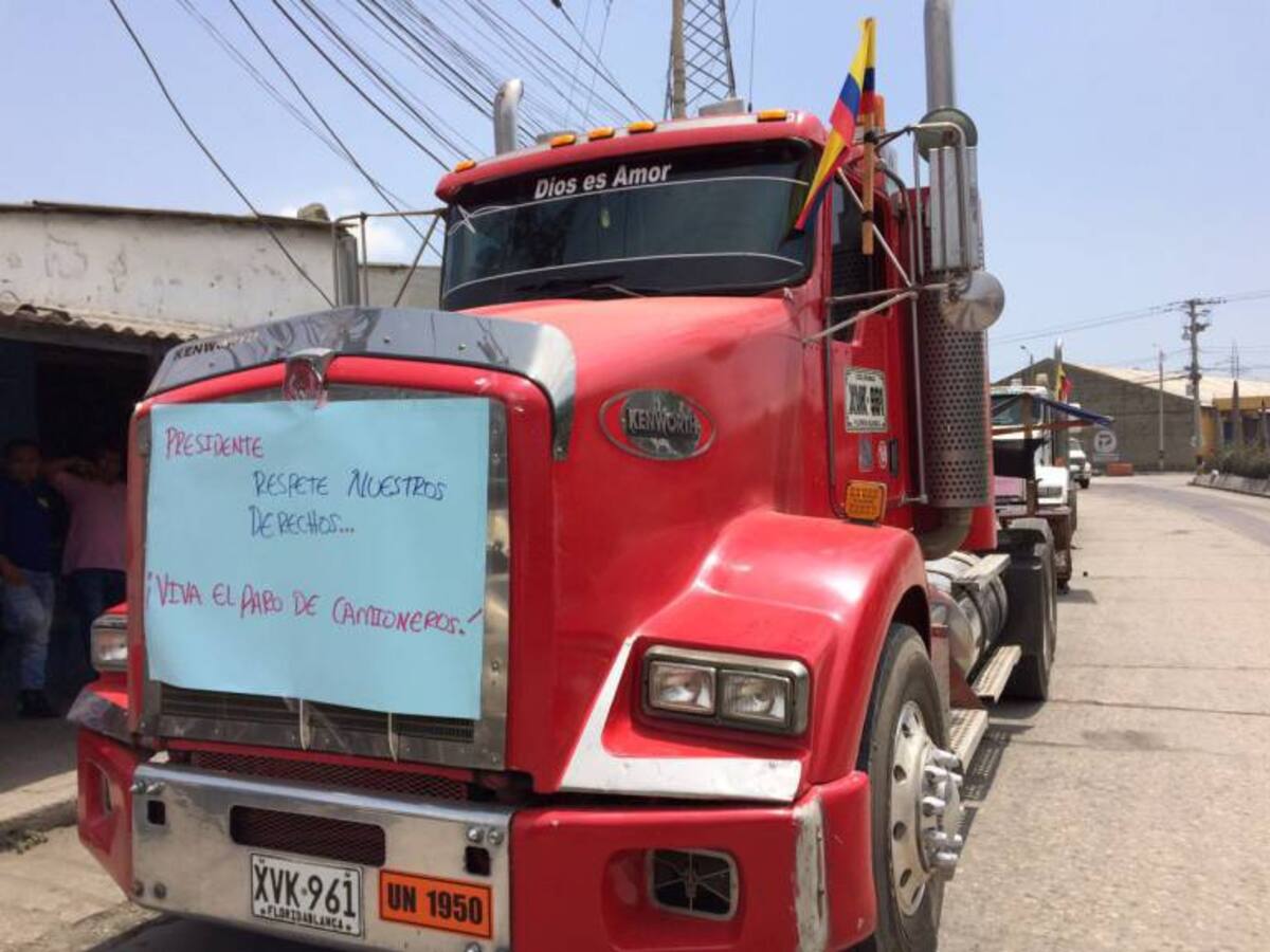 Paro camionero comienza a preocupar a portuarios de Barranquilla