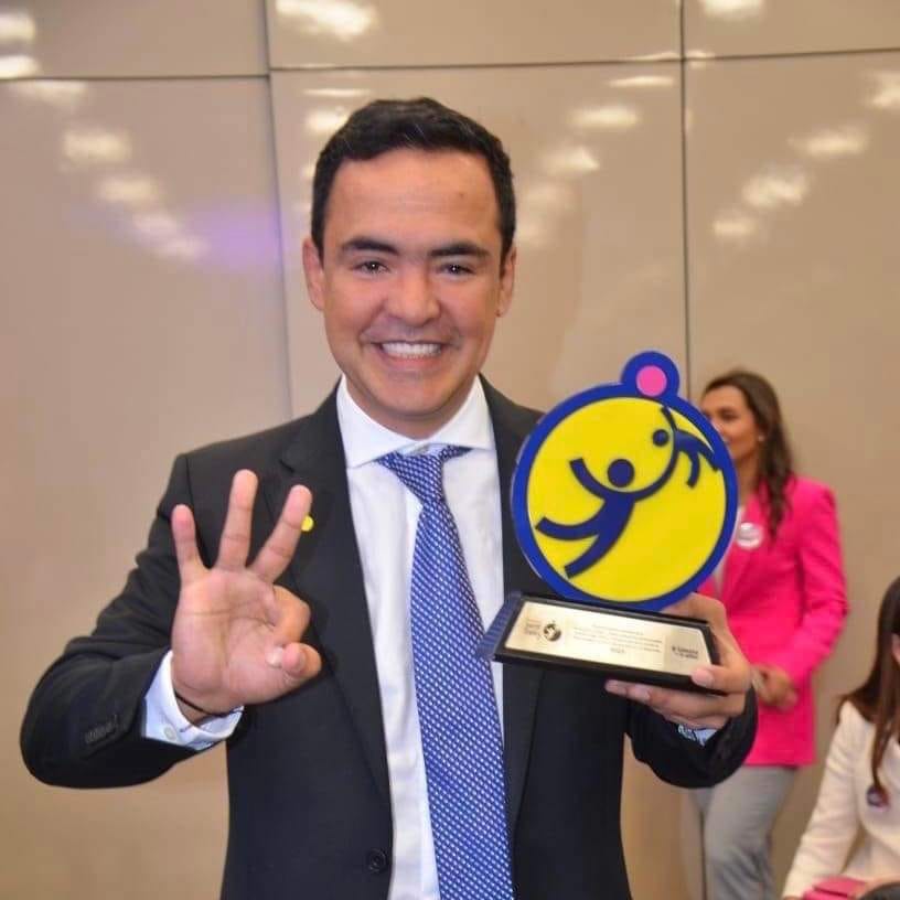 Es inspirador ver cómo su trabajo ha marcado una diferencia significativa en la vida de los niños y jóvenes de la región