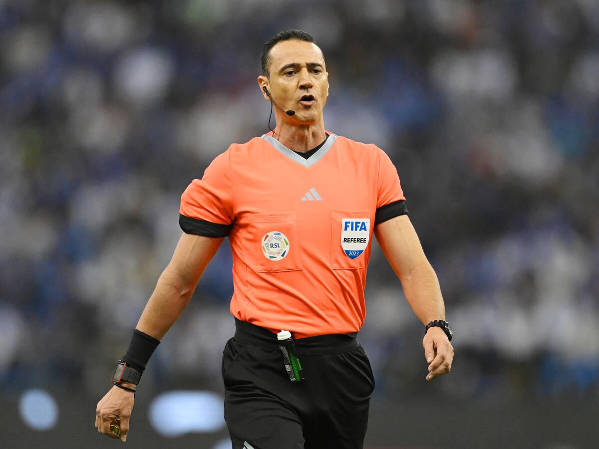 El VAR salvó a Wilmar Roldán: solo había sacado amarilla por descalificadora patada