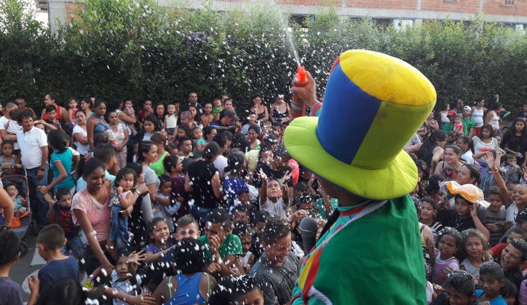 Cumplimos la meta de hacer felices a 1500 niños del barrio Las Colinas de Armenia 