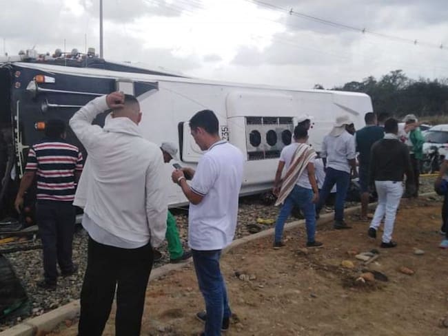 Bus con 40 personas se volcó en vía Medellín – Montería