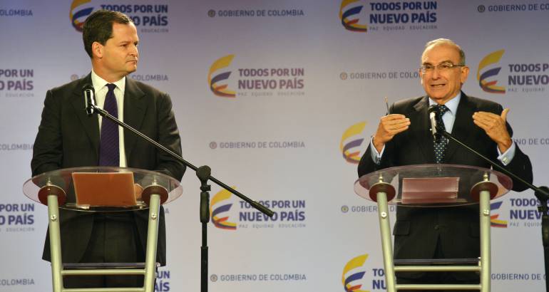 (izq) Sergio Jaramillo y Humberto de la calle (Der)