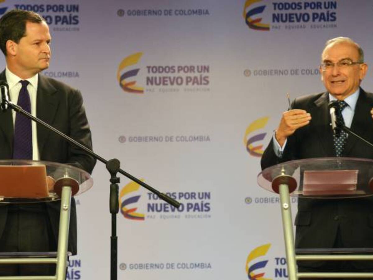 Falta por acordar cese al fuego bilateral y concentración para Farc: De la Calle