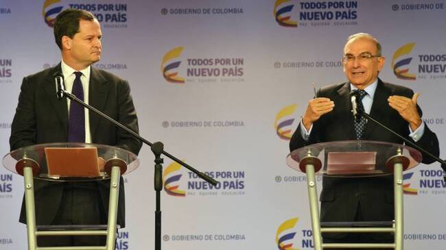 (izq) Sergio Jaramillo y Humberto de la calle (Der)