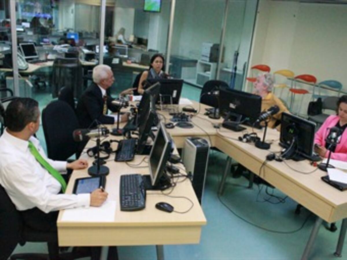 "Los notarios no pueden negarse a casar alegando objeción de conciencia": Uprimny