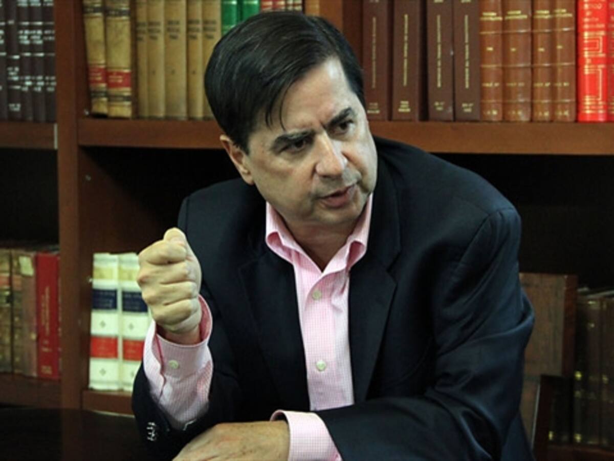 Opiniones de Néstor Humberto Martínez no debieron llegar al debate: Cristo