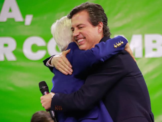 El abrazo entre Juan Manuel Galán y Jorge Robledo que busca dar fin a la polémica