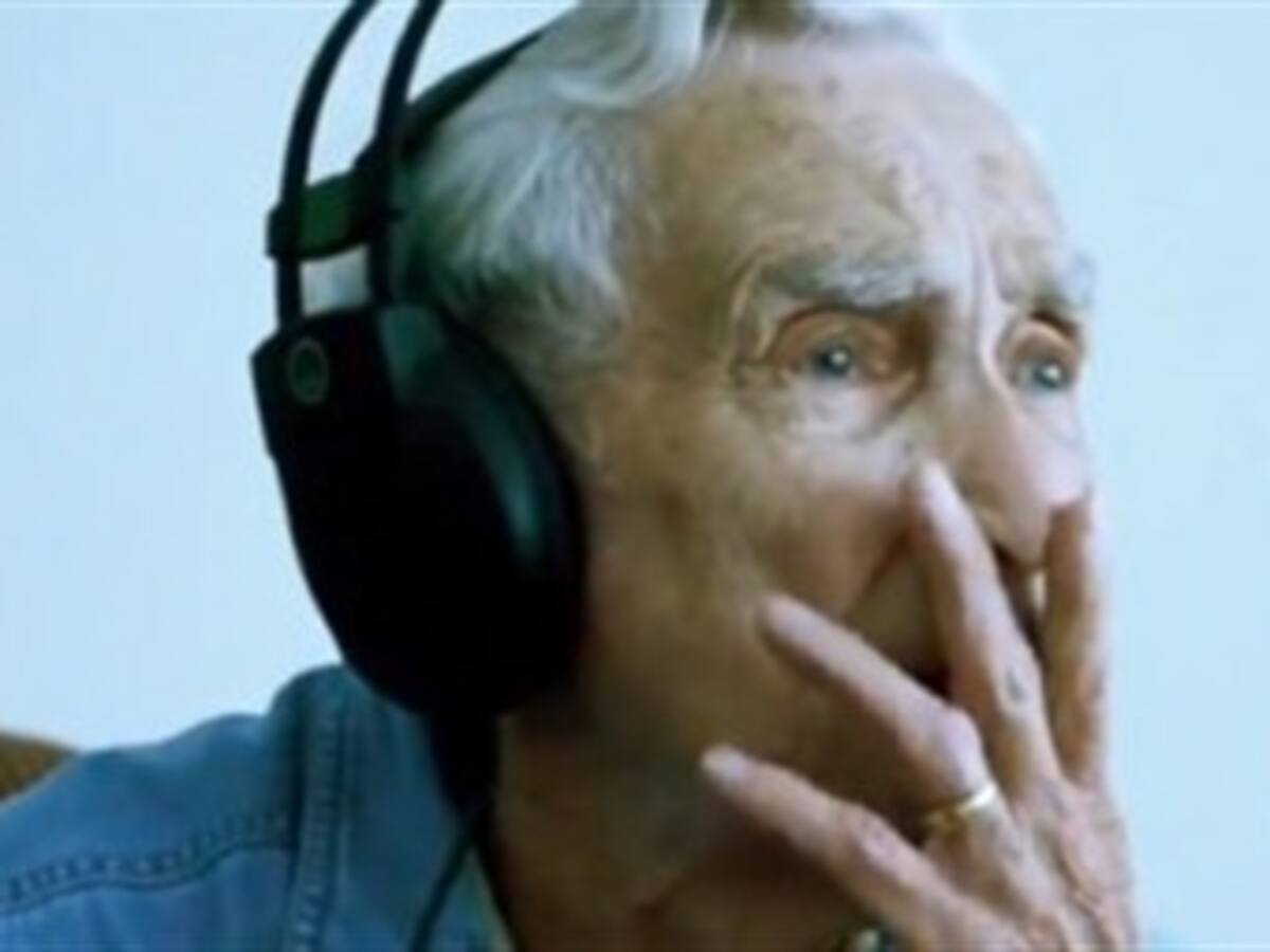 Historia de amor que duró 75 años, conmociona redes sociales tras una dedicación