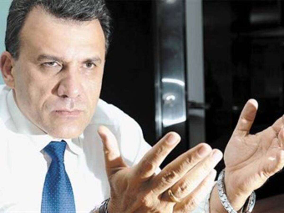 Anuncian comisión del Congreso que visitará a Angelino Garzón