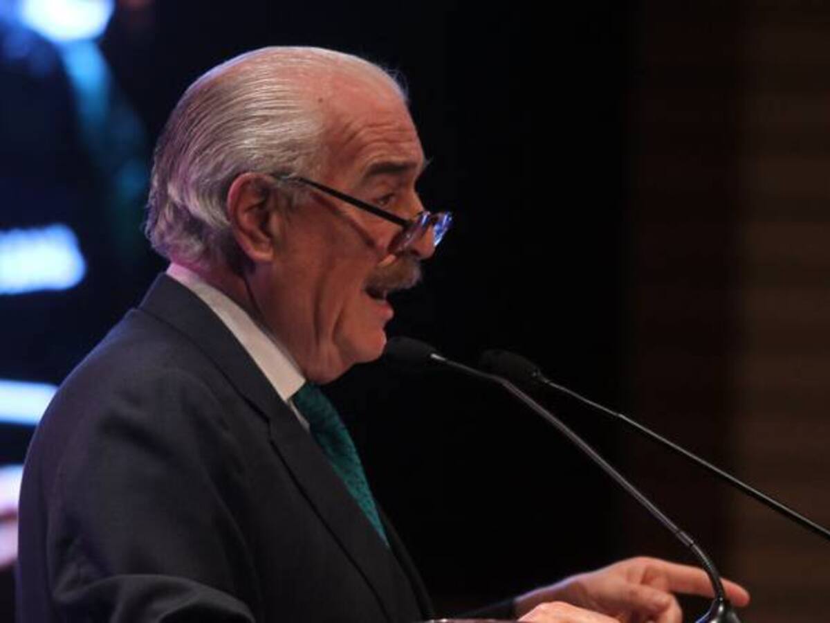 Pastrana sugiere al conservatismo decir No a la paz en el plebiscito