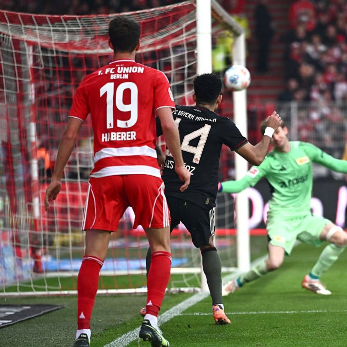 ‘Golazo imposible’ de Luis Díaz, nominado al mejor gol del 2025 en la Bundesliga