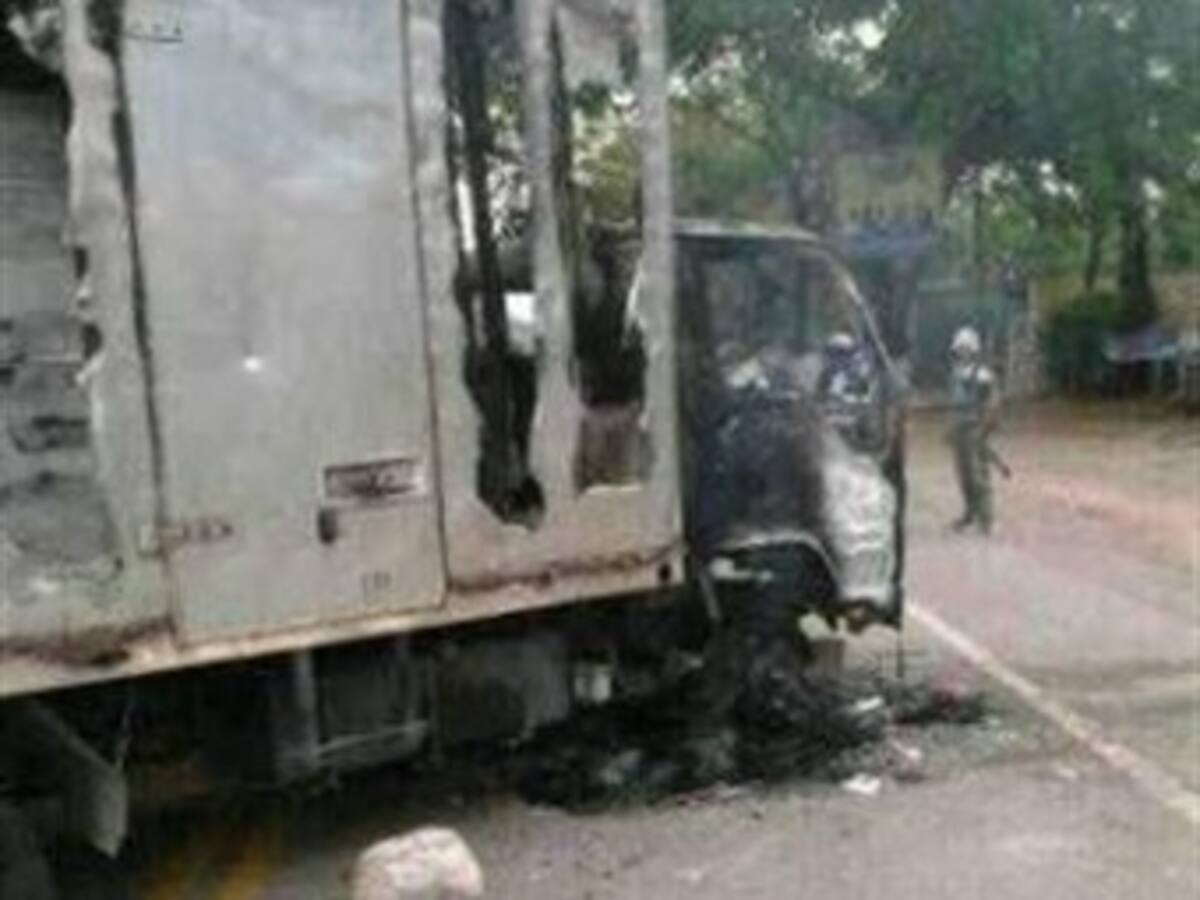 Dos vehículos incinerados en zona de protesta campesina en Huila