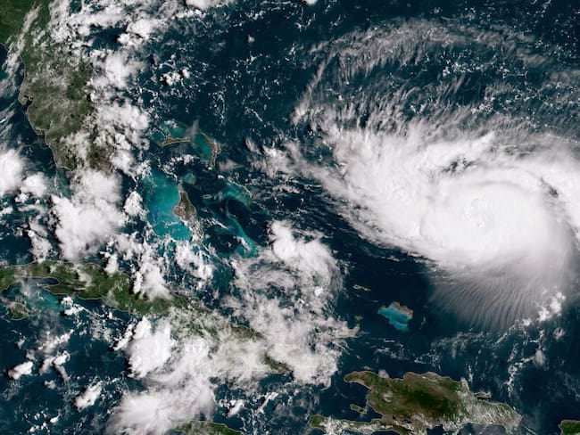 El &quot;catastrófico&quot; Dorian encara Bahamas como huracán de categoría 5
