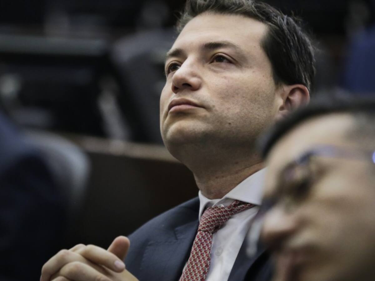 Contralor pidió pruebas de plagio en su tesis doctoral. Aquí están