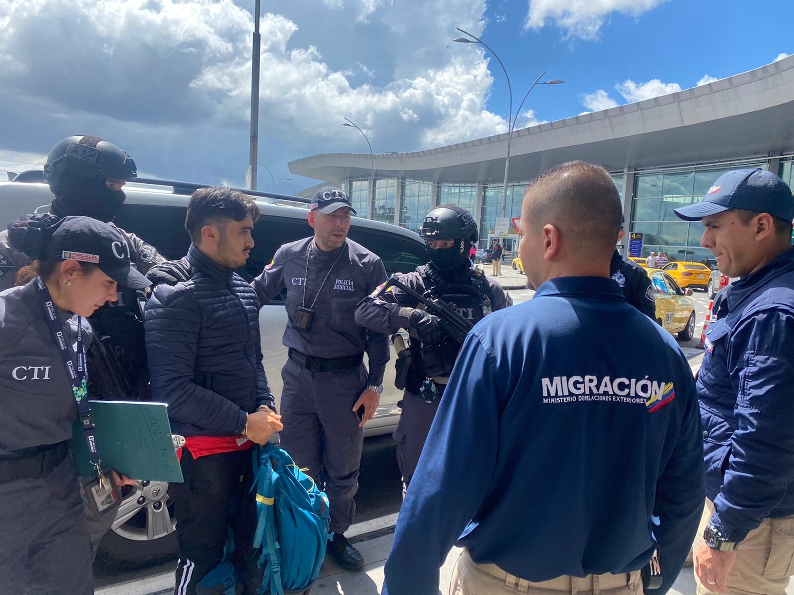 Migración Colombia expulsa a ecuatoriano requerido por feminicidio