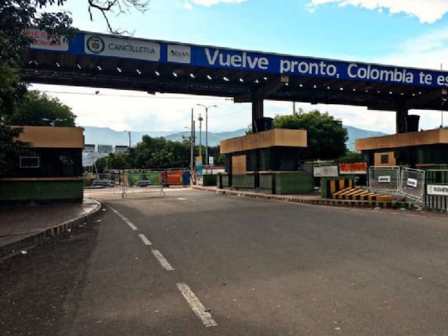 Oposición venezolana pide apertura del puente Simón Bolívar