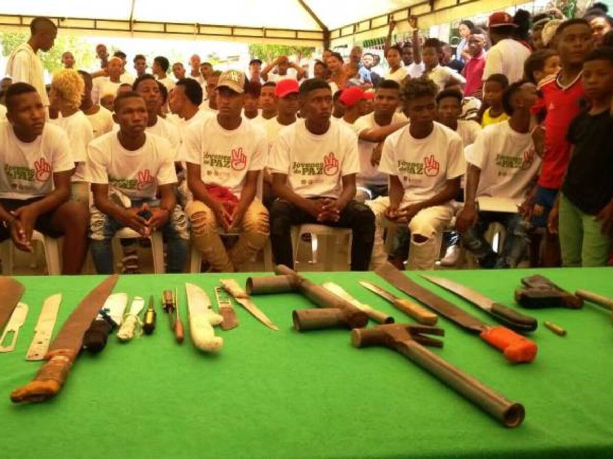 Tres pandillas de Cartagena firman pacto de no agresión y entrega de armas