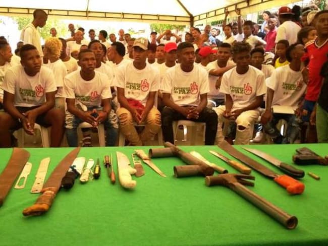 Tres pandillas de Cartagena firman pacto de no agresión y entrega de armas