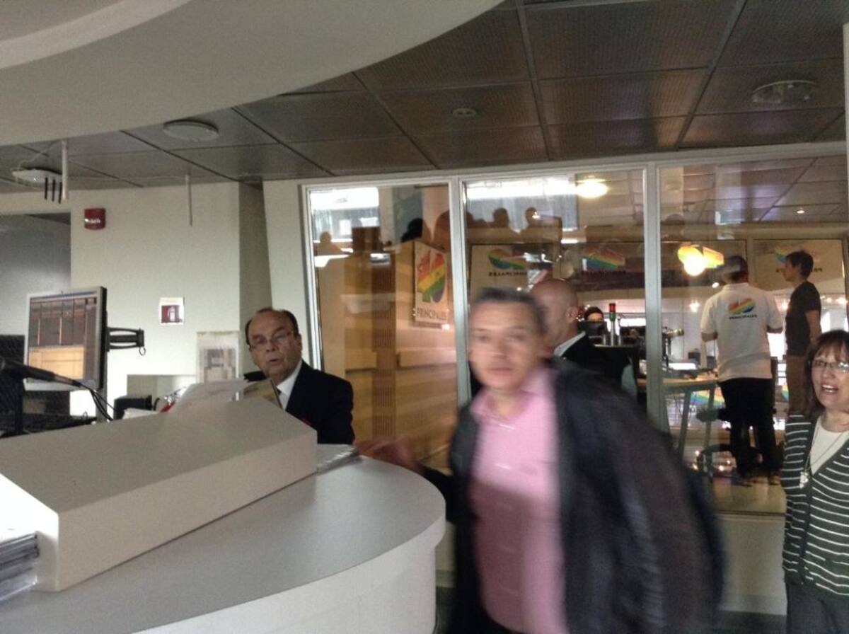 En un ambiente de nostalgia el equipo de Caracol se une para decir una vez más #GraciasPelaez.