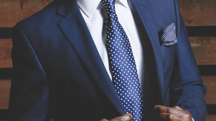 Qué significa la expresión ‘Manga por hombro’