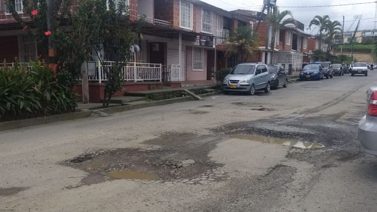 Ada Luz Giraldo,Presidente. De la urbanización la linda