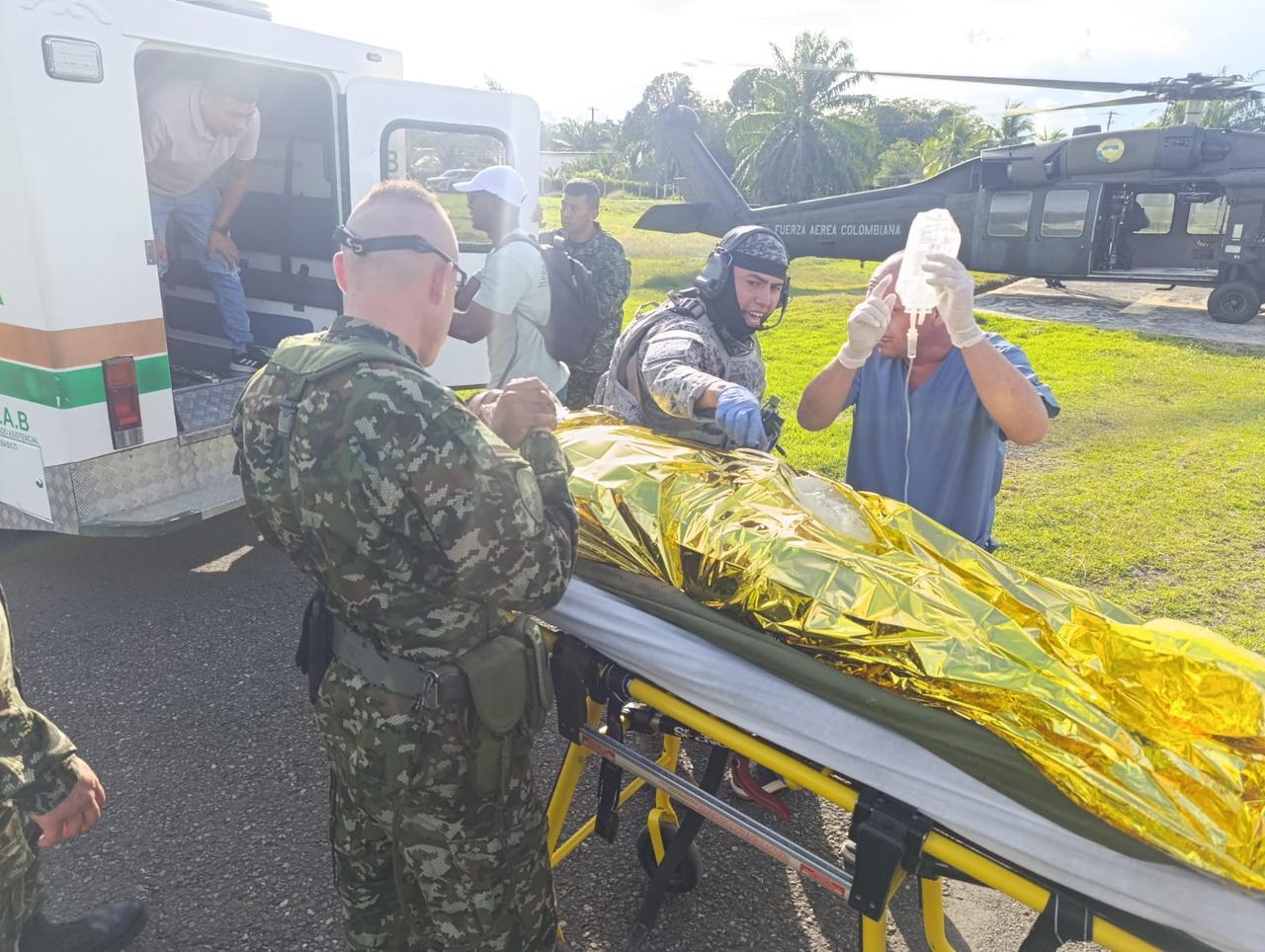 Soldado herido con mina antipersonal - foto Fuerza Aeroespacial Colombiana