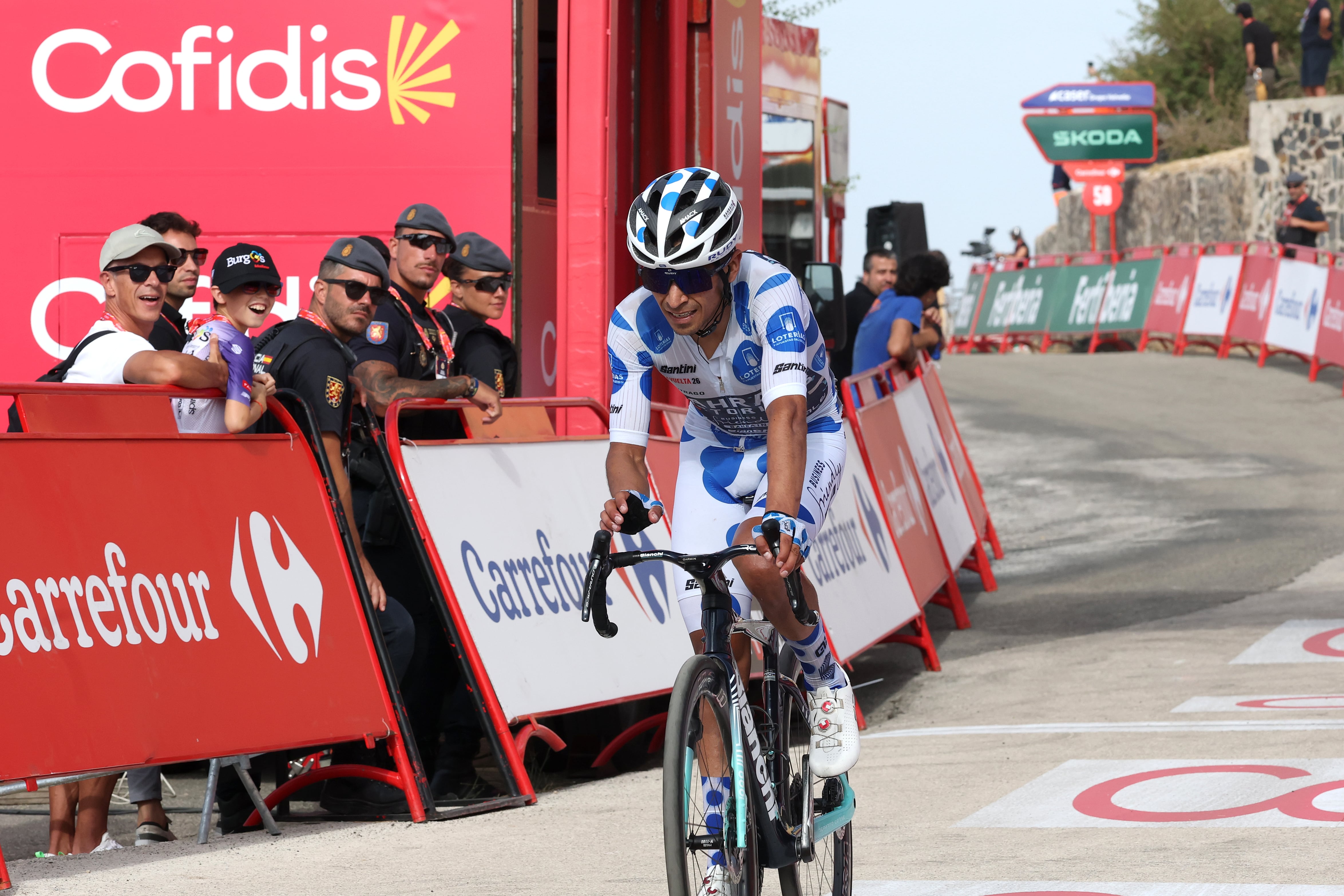 Santiago Buitrago cruzó la línea de meta en la segunda posición de la etapa 14 de la Vuelta a España. (Photo by Alexander Hassenstein/Getty Images)
