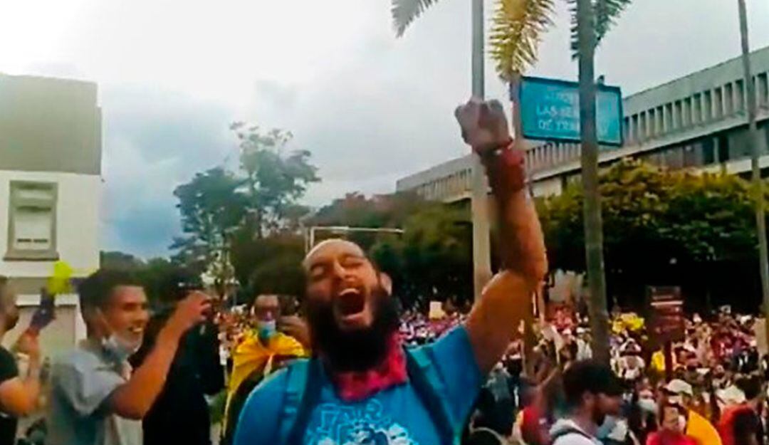 Papá de Lucas Villa busca medios para ir a Pereira a acompañar a su hijo.