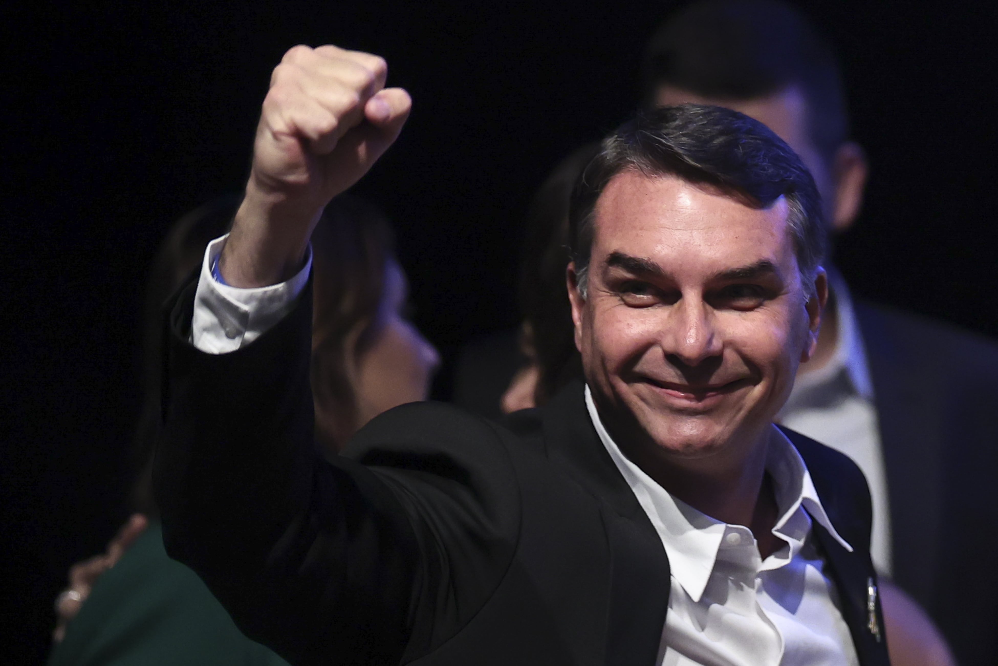 Según el registro electoral, Flávio Bolsonaro había sido inscrito a otro partido político, lo que impedía su postulación al cargo por su colectividad.
(Foto:    Mateus Bonomi/Anadolu via Getty Images)