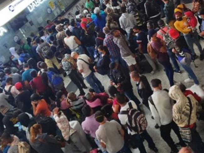 A pesar de cuarentena, terminales de Medellín están llenas
