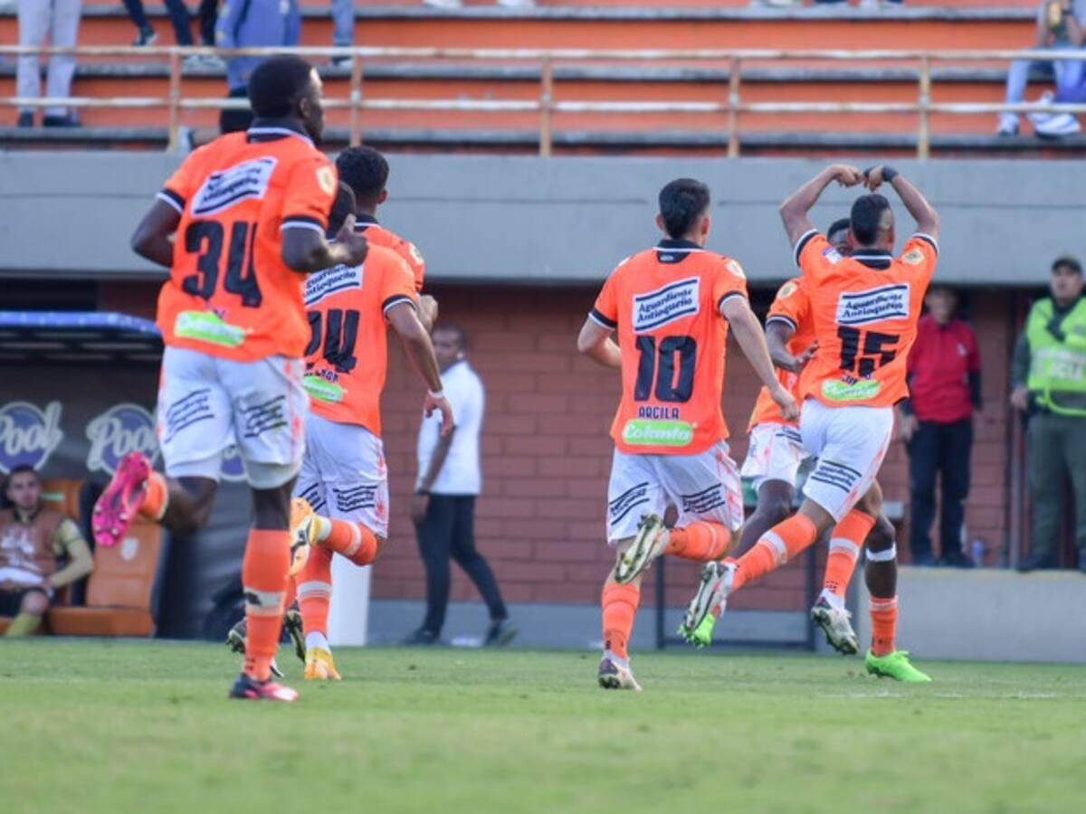 Envigado anuncia su sorpresivo nuevo cuerpo técnico