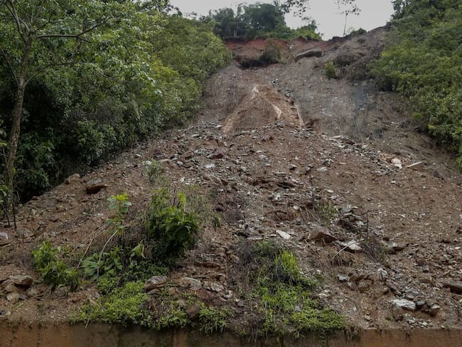 Cinco municipios del Macizo Colombiano aislados por un derrumbe
