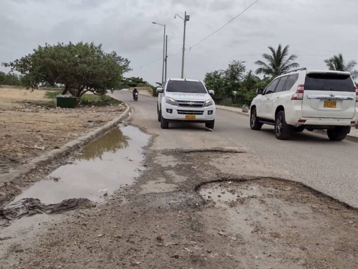 Vía Perimetral: en el olvido y llena de huecos