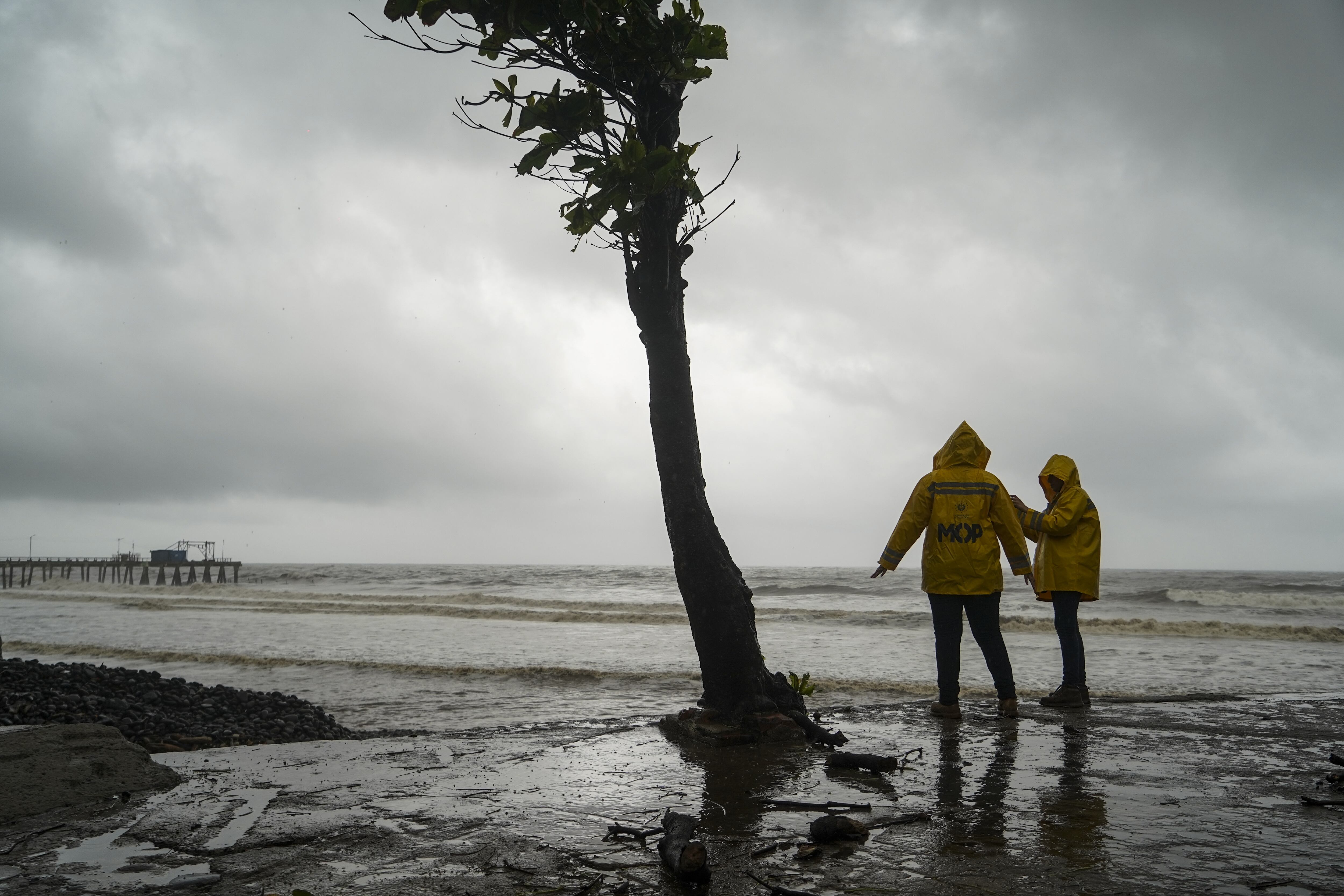 Tormenta 'Julia' golpea El Salvador