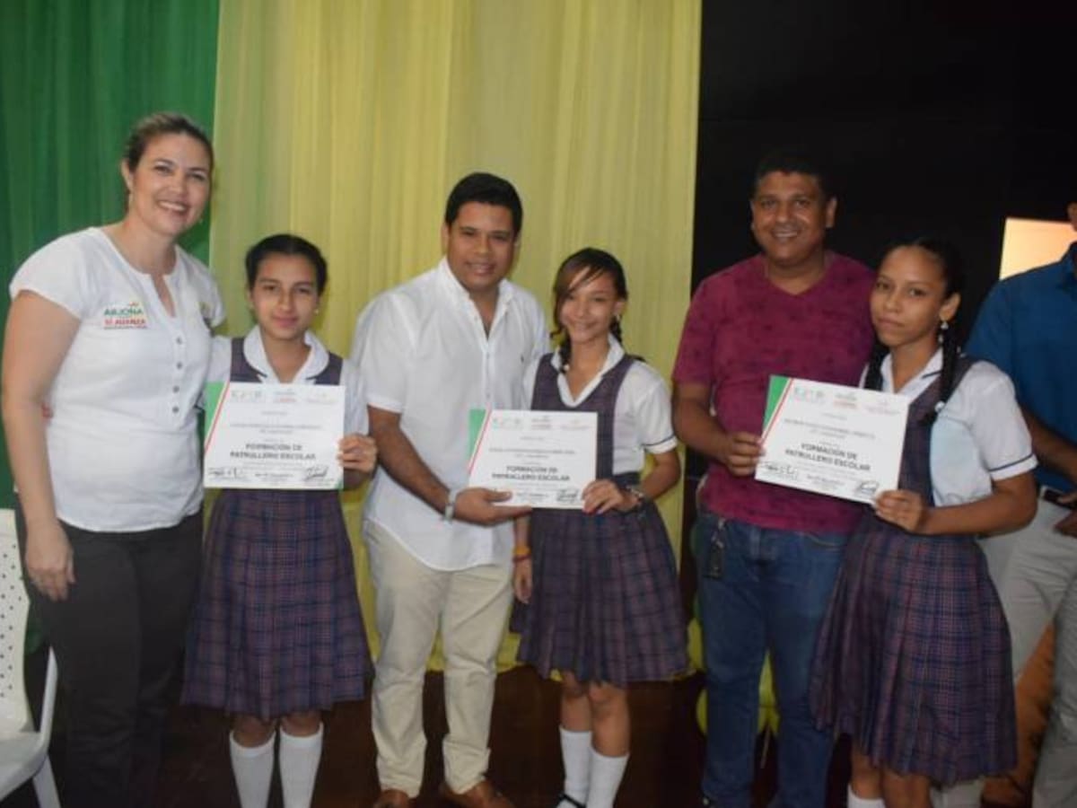 450 estudiantes de Arjona se graduaron como patrulleros escolares