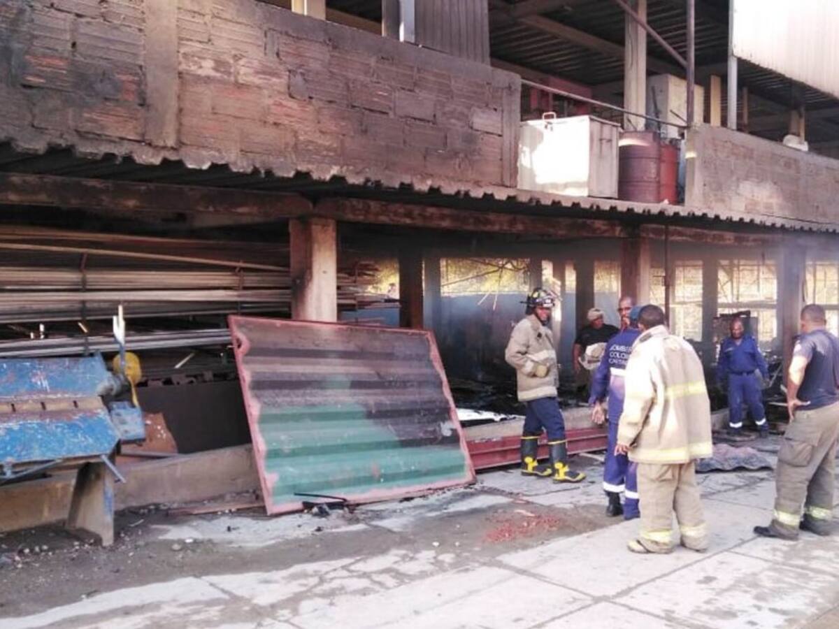 Incendio acabó con bodega en el sector industrial de Cartagena