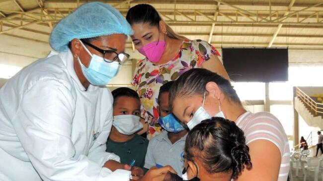 333 menores de edad recibieron la primera dosis del biológico