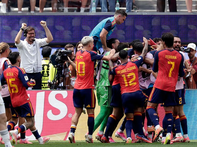 LOS ANGELES, UNITED STATES - JULY 10: Mikel Merino of Spain celebrates 2-1 with teammates during the World Cup match between Spain v Belgium at the Los Angeles Stadium on July 10, 2026 in Los Angeles United States (Photo by Eric Verhoeven/Soccrates/Getty Images)