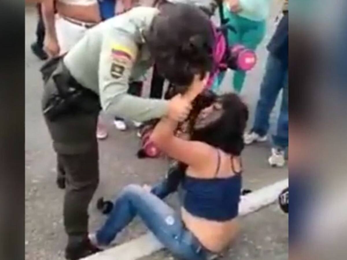 Mujer fue capturada por agredir a policía en Montenegro, Quindío