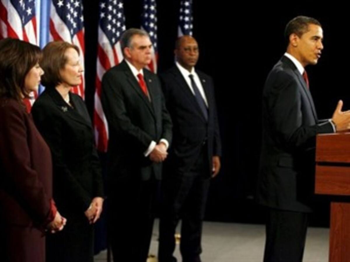 Obama se reúne con gabinete en pleno por primera vez