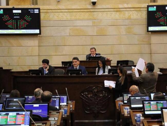 Uribe y el gobierno dicen curules para las víctimas SÍ pero no así