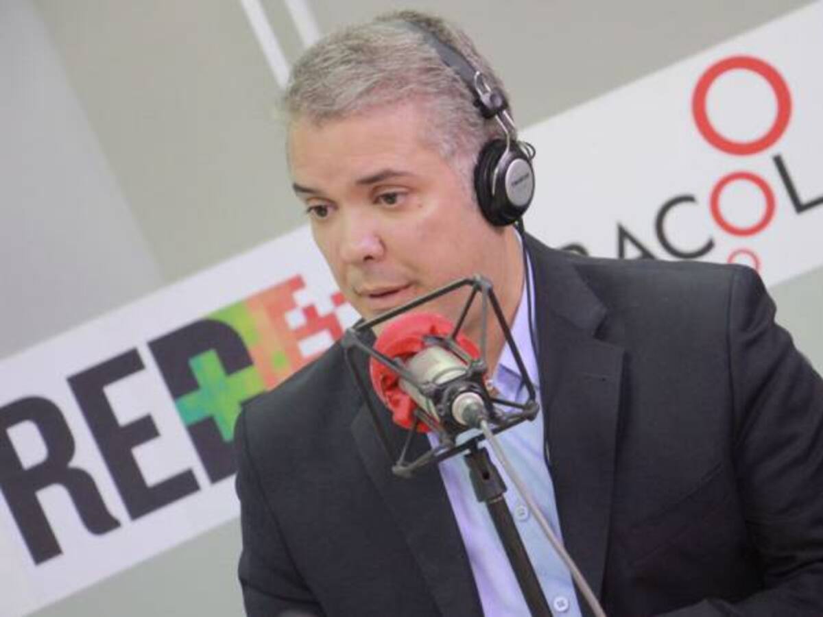 Iván Duque se conmueve al escuchar la voz de su padre