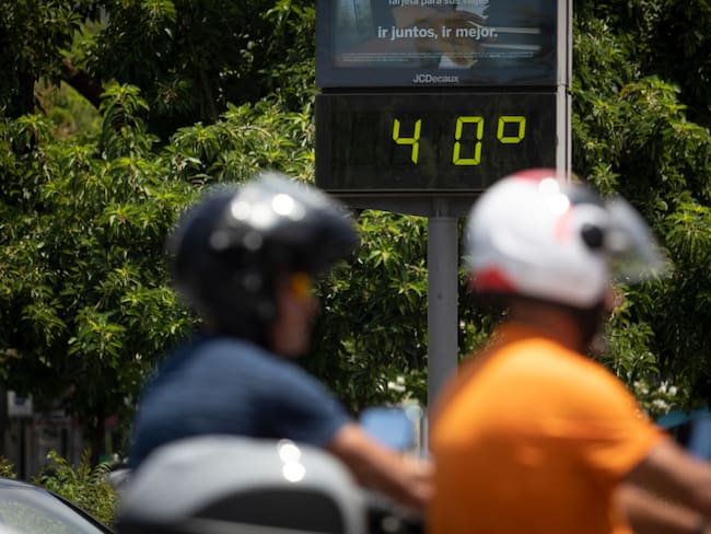 SEVILLE ANDALUSIA, SPAIN - JUNE 16: Street thermometer reading 40 degrees. On June 16, 2023, in Seville (Andalusia, Spain). The State Meteorological Agency (Aemet) plans to activate this Friday, June 16, yellow level warnings for maximum temperatures of 38 degrees in points of the Andalusian provinces of Huelva, Seville, Cordoba and Jaen. (Photo By Maria Jose Lopez/Europa Press via Getty Images)