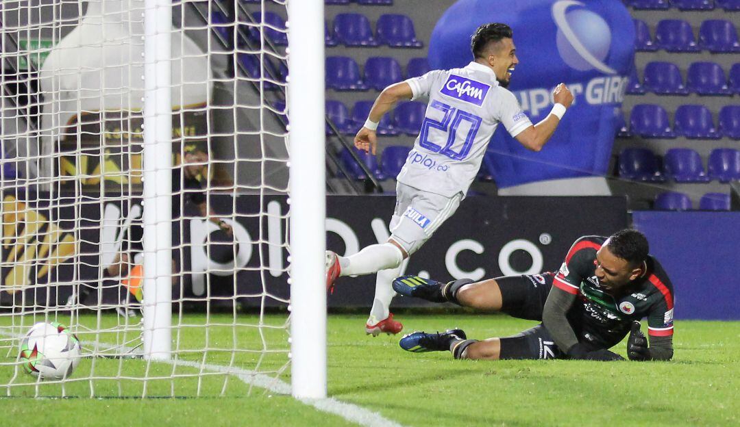 Fernando Uribe celebrando su primer gol ante Pasto con Millonarios 2021