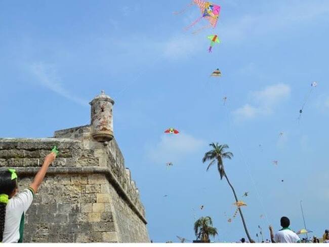 Brindan recomendaciones para un vuelo de barriletes seguro en Cartagena