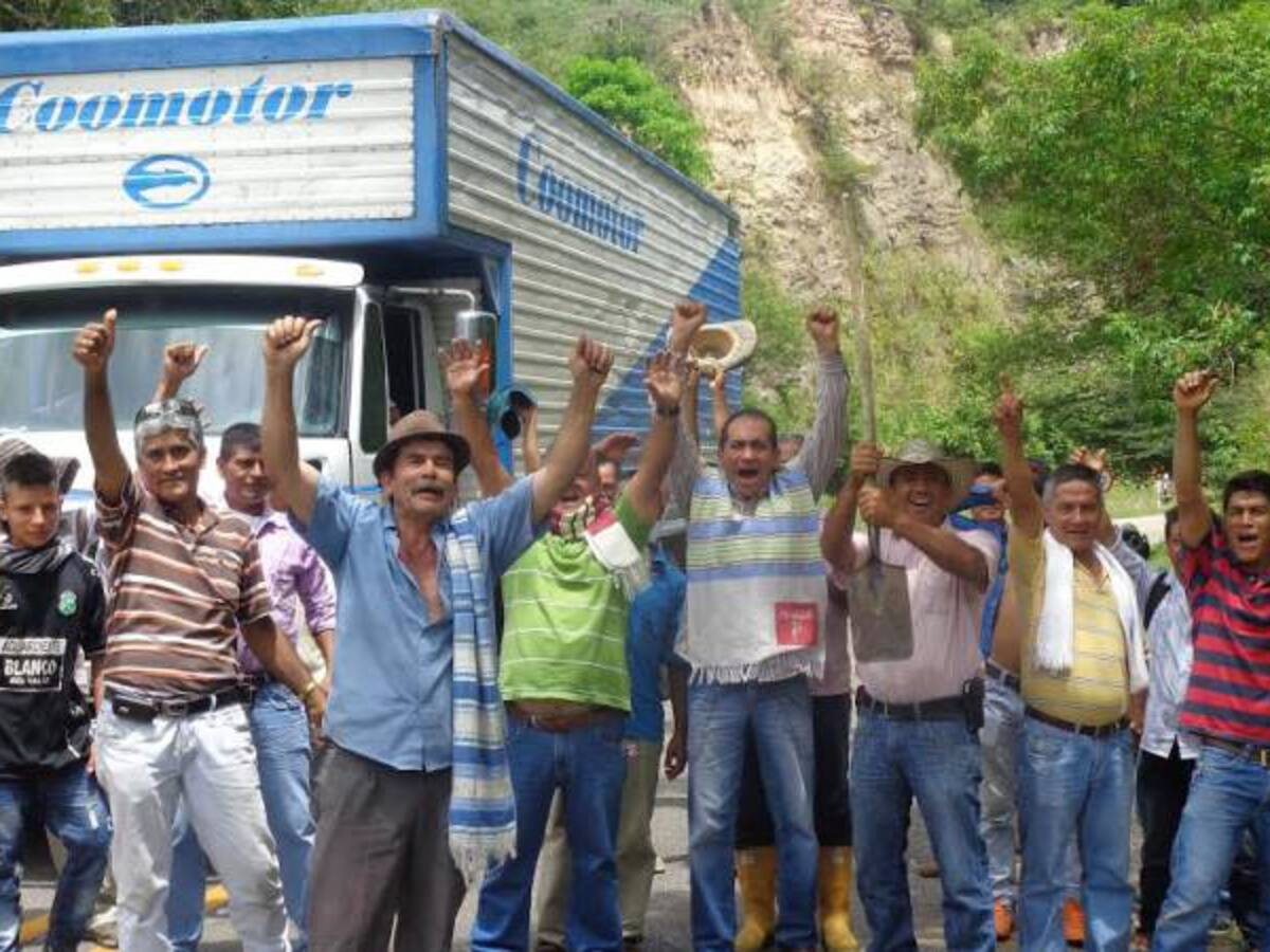 Boyacá amanece con bloqueo de vías por paro camionero