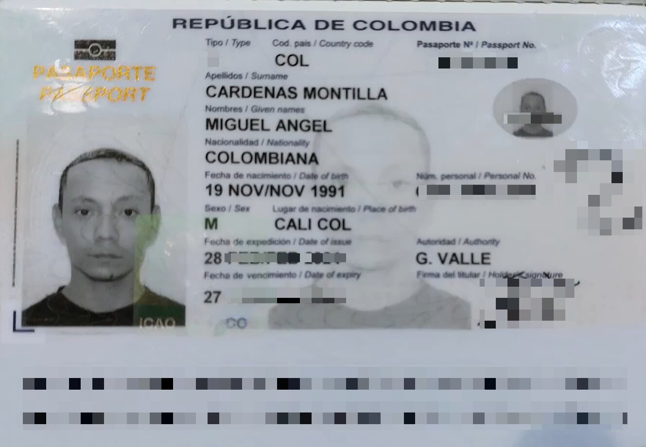 Pasaporte de Miguel Ángel Cárdenas Montilla, el mercenario colombiano que se rindió ante las fuerzas rusas. 
(Foto: Caracol Radio / Ministerio de Defensa de Rusia)