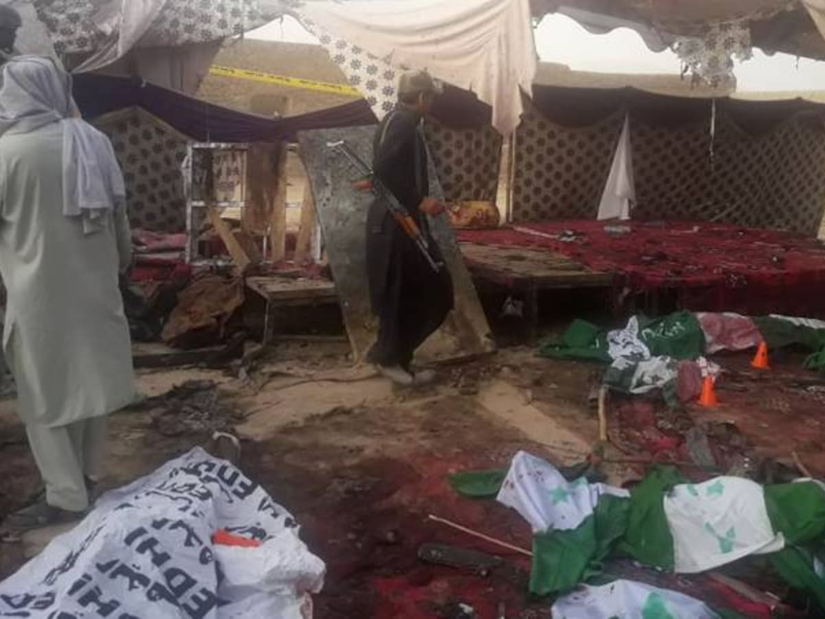 Atentado suicida en Pakistán deja 128 muertos