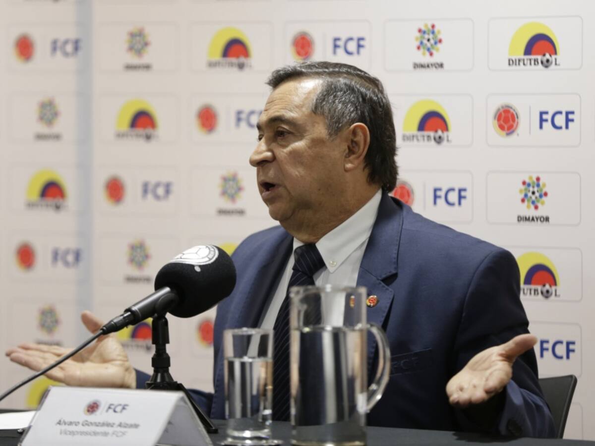Álvaro González, en desacuerdo con la llegada de Mario Yepes a la FCF